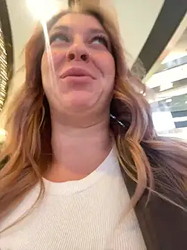 Snapshot of Sweet___Emily chatting on 01-17-25, 02:28 Sweet Emily online show from 01-17-25, 02:28