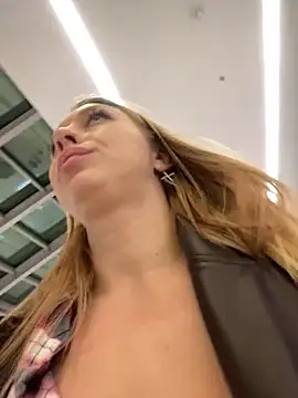 Snapshot of Sweet___Emily chatting on 02-16-25, 05:59 Sweet Emily online show from 02-16-25, 05:59