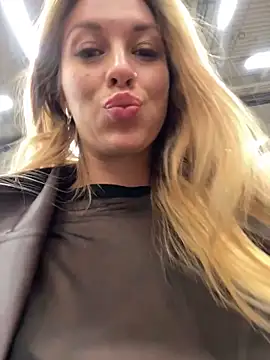 Snapshot of Sweet___Emily chatting on 03-12-25, 05:13 Sweet Emily online show from 03-12-25, 05:13