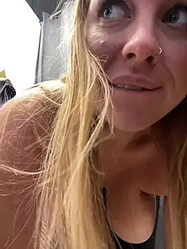 Snapshot of Sweet___Emily chatting on 03-12-25, 08:19 Sweet Emily online show from 03-12-25, 08:19