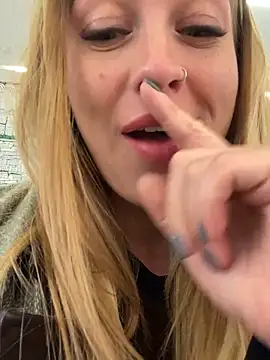 Snapshot of Sweet___Emily chatting on 03-12-25, 04:02 Sweet Emily online show from 03-12-25, 04:02