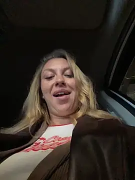 Snapshot of Sweet___Emily chatting on 11-08-25, 12:49 Sweet Emily online show from 11-08-25, 12:49