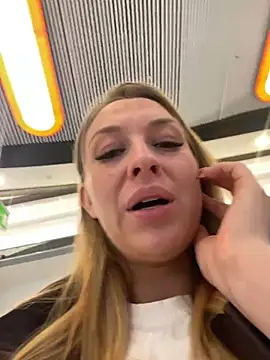 Snapshot of Sweet___Emily chatting on 12-19-25, 12:12 Sweet Emily online show from 12-19-25, 12:12