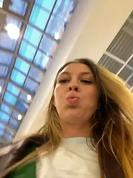 Snapshot of Sweet___Emily chatting on 01-14-26, 01:17 Sweet Emily online show from 01-14-26, 01:17