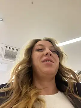 Snapshot of Sweet___Emily chatting on 01-15-26, 03:38 Sweet Emily online show from 01-15-26, 03:38