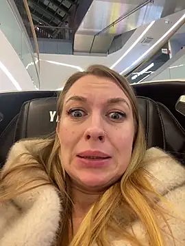 Snapshot of Sweet___Emily chatting on 02-05-26, 03:49 Sweet Emily online show from 02-05-26, 03:49