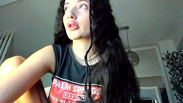 Snapshot of IreneVON chatting on 11-08-25, 06:13 IreneVON online show from 11-08-25, 06:13