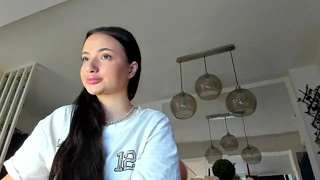 Snapshot of IreneVON chatting on 11-16-25, 06:19 IreneVON online show from 11-16-25, 06:19