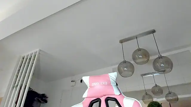 Snapshot of IreneVON chatting on 11-18-25, 04:28 IreneVON online show from 11-18-25, 04:28