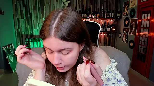 FioraMarmoris online show from 04-15-26, 06:09