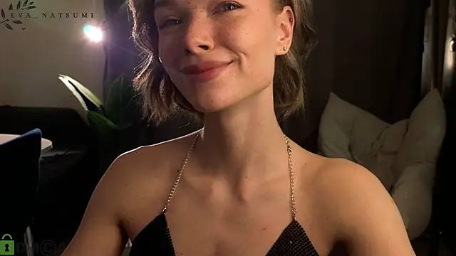 Snapshot of Eva_Natsumi chatting on 10-25-25, 04:57 Eva Natsumi online show from 10-25-25, 04:57