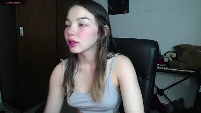 Snapshot of venelope1 chatting on 01-30-25, 01:33 venelope1 online show from 01-30-25, 01:33