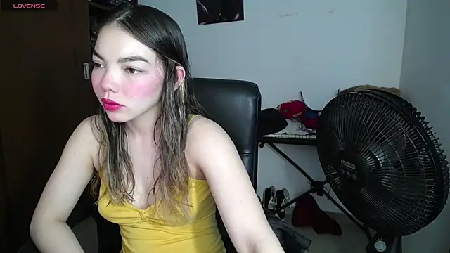 Snapshot of venelope1 chatting on 02-16-25, 10:43 venelope1 online show from 02-16-25, 10:43