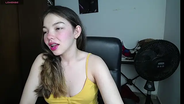 Snapshot of venelope1 chatting on 02-21-25, 02:17 venelope1 online show from 02-21-25, 02:17