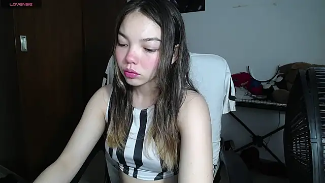 Snapshot of venelope1 chatting on 02-22-25, 02:17 venelope1 online show from 02-22-25, 02:17