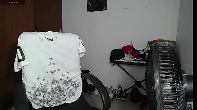 Snapshot of venelope1 chatting on 02-27-25, 02:21 venelope1 online show from 02-27-25, 02:21