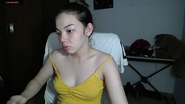 Snapshot of venelope1 chatting on 03-11-25, 02:10 venelope1 online show from 03-11-25, 02:10