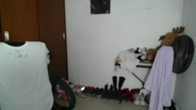Snapshot of venelope1 chatting on 10-11-25, 06:01 venelope1 online show from 10-11-25, 06:01