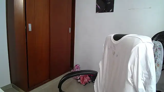 Snapshot of venelope1 chatting on 10-13-25, 08:09 venelope1 online show from 10-13-25, 08:09