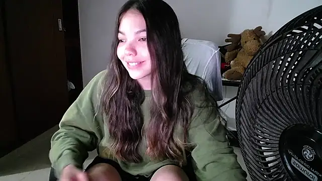 Snapshot of venelope1 chatting on 11-13-25, 03:49 venelope1 online show from 11-13-25, 03:49