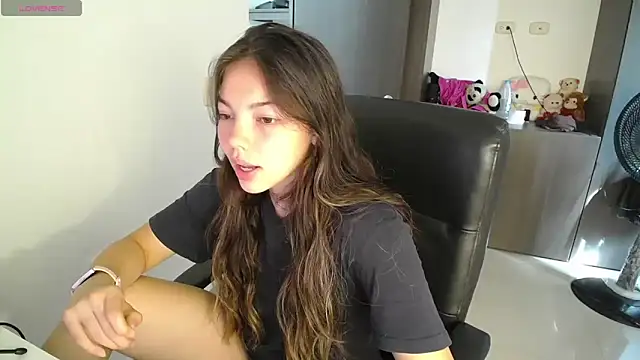 Snapshot of venelope1 chatting on 02-17-26, 07:42 venelope1 online show from 02-17-26, 07:42