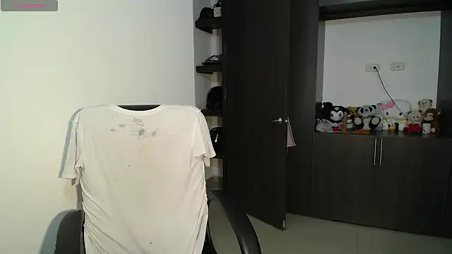 Snapshot of venelope1 chatting on 02-25-26, 02:21 venelope1 online show from 02-25-26, 02:21