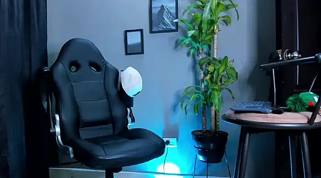 Damian 022 online show from 12-21-24, 06:23