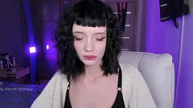 Snapshot of ElizabethBritanny chatting on 02-14-26, 08:49 ElizabethBritanny online show from 02-14-26, 08:49