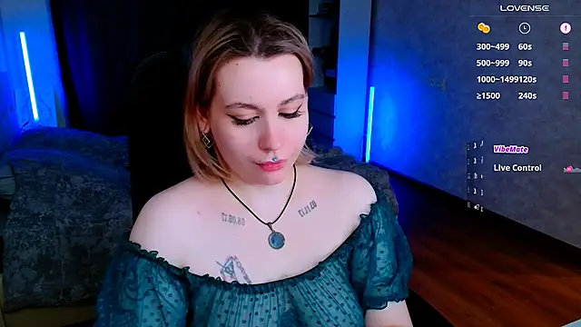 Snapshot of Blueberry-baby chatting on 02-23-25, 09:05 Blueberry-baby online show from 02-23-25, 09:05