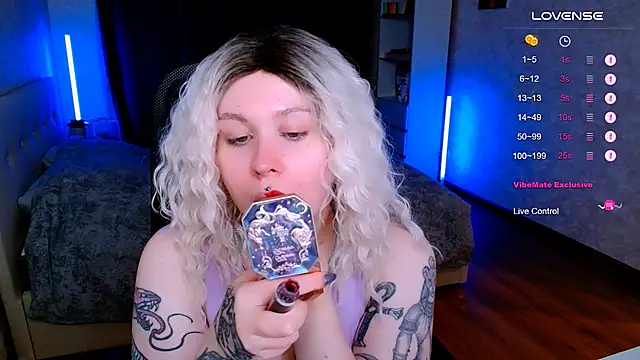 Snapshot of Blueberry-baby chatting on 12-04-25, 08:17 Blueberry-baby online show from 12-04-25, 08:17