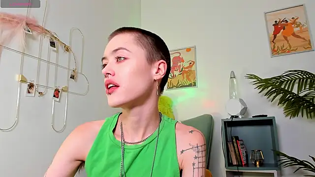 Snapshot of PamelaYong chatting on 12-14-24, 01:38 PamelaYong online show from 12-14-24, 01:38