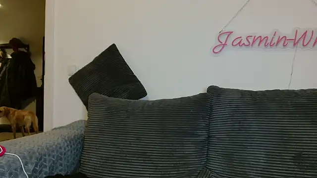 Snapshot of Jasmin-White chatting on 05-23-26, 11:53 Jasmin-White online show from 05-23-26, 11:53