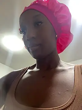 Snapshot of FiorelaLenin chatting on 02-16-26, 12:18 FiorelaLenin online show from 02-16-26, 12:18