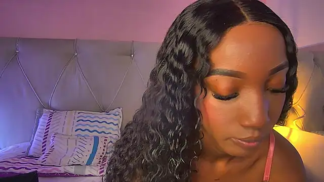 Snapshot of FiorelaLenin chatting on 02-18-26, 06:04 FiorelaLenin online show from 02-18-26, 06:04