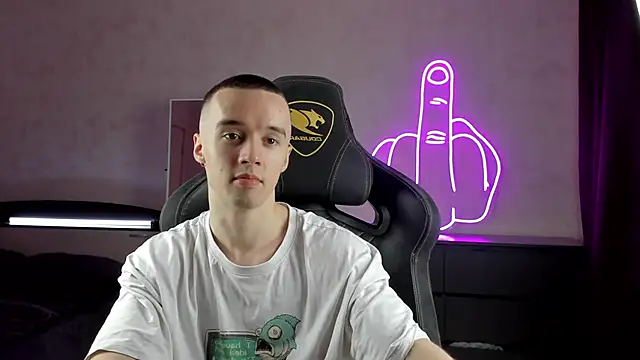 Snapshot of MasonWarholl chatting on 12-14-24, 06:41 MasonWarholl online show from 12-14-24, 06:41