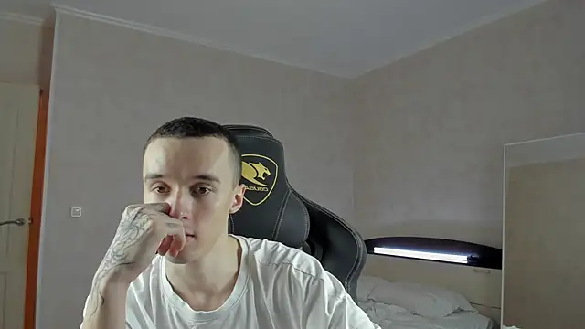 Snapshot of MasonWarholl chatting on 12-27-24, 06:20 MasonWarholl online show from 12-27-24, 06:20