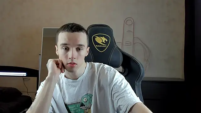 Snapshot of MasonWarholl chatting on 01-07-25, 10:52 MasonWarholl online show from 01-07-25, 10:52