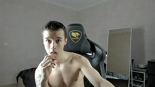 Snapshot of MasonWarholl chatting on 01-30-25, 02:58 MasonWarholl online show from 01-30-25, 02:58