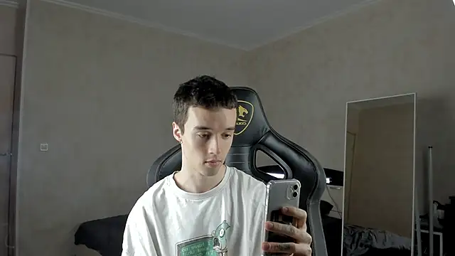 Snapshot of MasonWarholl chatting on 02-13-25, 11:26 MasonWarholl online show from 02-13-25, 11:26