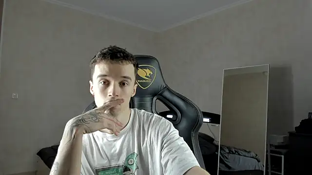 Snapshot of MasonWarholl chatting on 03-04-25, 03:44 MasonWarholl online show from 03-04-25, 03:44