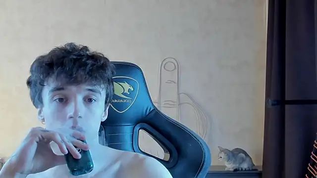 Snapshot of MasonWarholl chatting on 03-16-26, 06:56 MasonWarholl online show from 03-16-26, 06:56