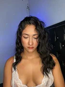 Snapshot of mailyreid chatting on 02-27-25, 04:31 mailyreid online show from 02-27-25, 04:31