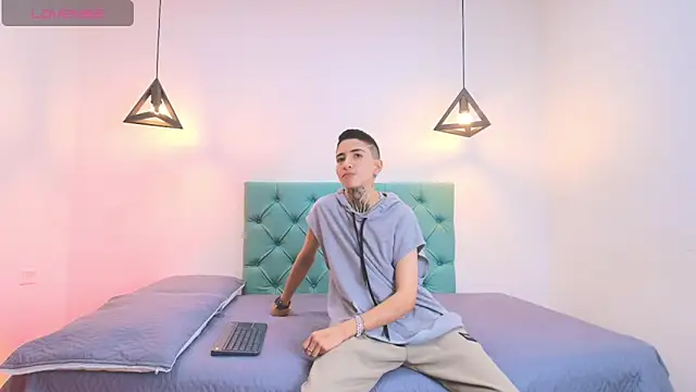 Tinny and Candy online show from 01-24-25, 01:25