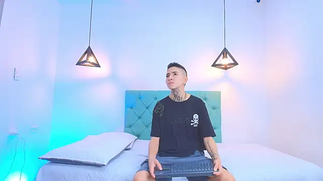 Tinny and Candy online show from 02-11-25, 01:20