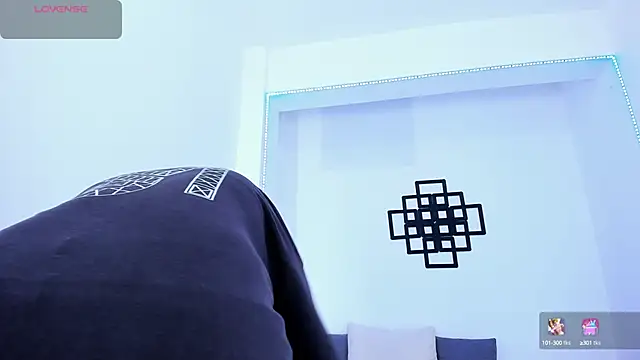 Tinny and Candy online show from 09-23-25, 10:18