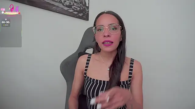 Snapshot of little-eli chatting on 10-11-25, 07:12 little-eli online show from 10-11-25, 07:12