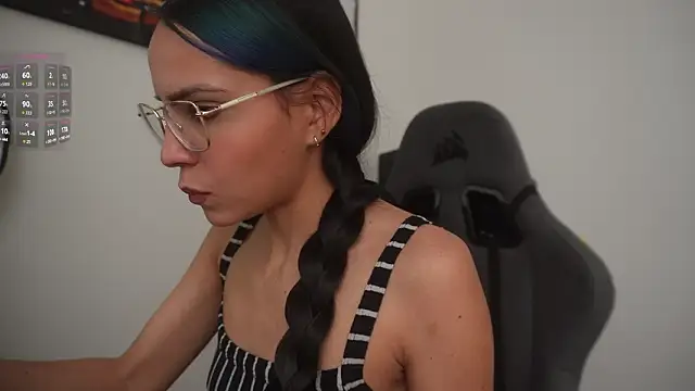 Snapshot of little-eli chatting on 02-17-26, 07:09 little-eli online show from 02-17-26, 07:09