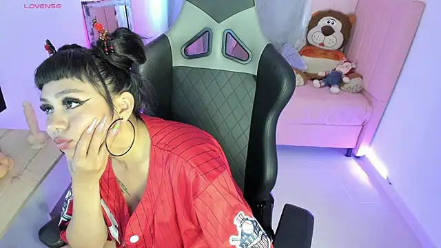 Snapshot of zoesullivan chatting on 02-22-25, 10:07 zoesullivan online show from 02-22-25, 10:07