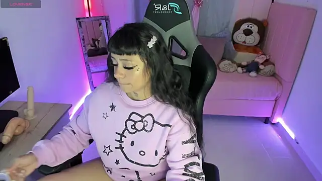 Snapshot of zoesullivan chatting on 03-18-25, 10:03 zoesullivan online show from 03-18-25, 10:03
