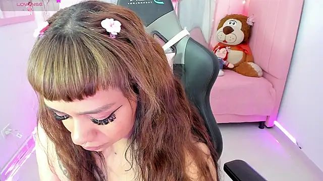 Snapshot of zoesullivan chatting on 09-10-25, 02:50 zoesullivan online show from 09-10-25, 02:50